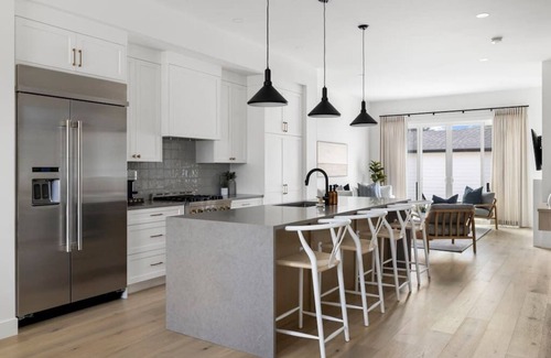 Crescent Heights House | The Crescendo: Luxury Family Home 3 Minutes to DT