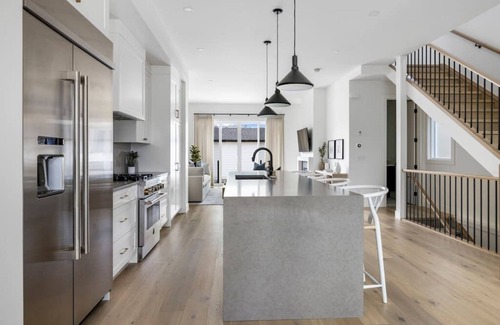 Crescent Heights House | The Crescendo: Luxury Family Home 3 Minutes to DT