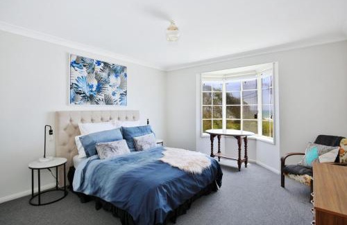 Currarong House | The Crescent at Currarong I Pet Friendly Beachfront