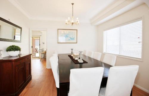 Currarong House | The Crescent at Currarong I Pet Friendly Beachfront