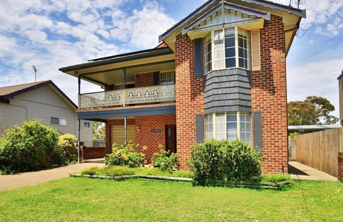 Currarong House | The Crescent @ Currarong - Pet Friendly Beachfront