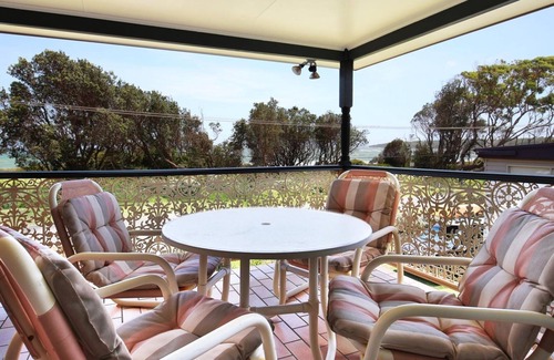 Currarong House | The Crescent @ Currarong - Pet Friendly Beachfront
