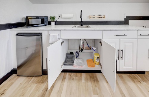 Webb City Apartment | The Crow's Nest: Executive Loft