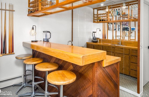 Mid-Hillside House | The Crow's Nest Luxury Lookout Above Anchorage