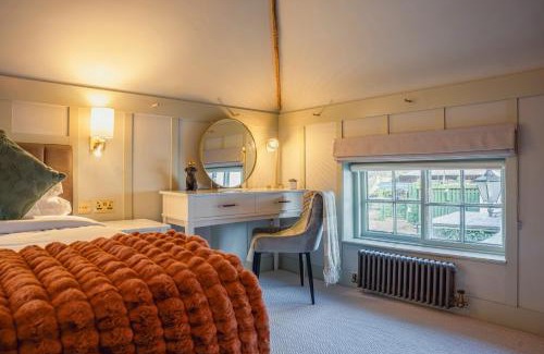 Slough Hotel | The Crown Inn at Burnham Beeches