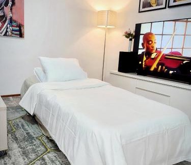 Koillinen District Apartment | The Crown Suite Helsinki