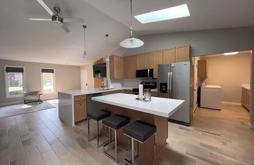 Findlay House | The Crystal Rose House spacious, modern and bright
