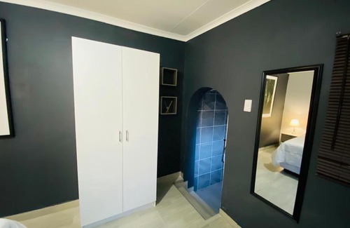 Bezuidenhout Valley Apartment | The Curve Apartments Unit 2