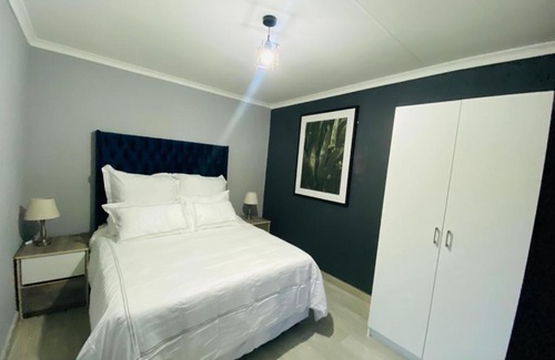 Bezuidenhout Valley Apartment | The Curve Apartments Unit 2
