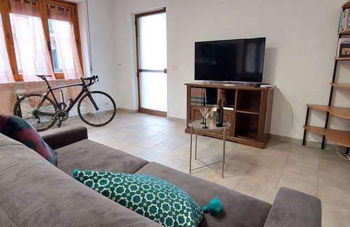 Montelovesco Apartment | The Cyclist. Pedal your way to your ideal stay!