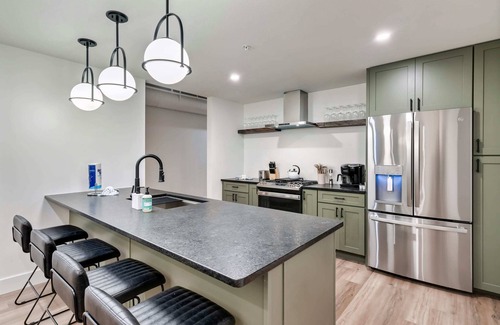 Sevierville House | The Davis, Luxury Retreat Villa 1-Block from Dolly