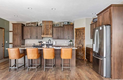 Deadwood Apartment | The Deadwood Lookout-Sleeps 22
