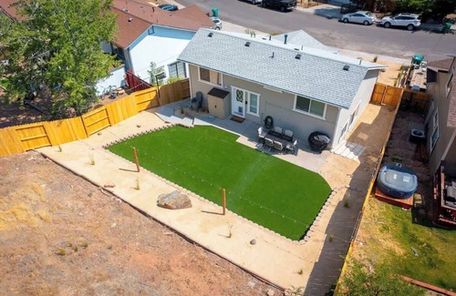 Northeast Reno House | The Deco Retreat - UNR - Pet Friendly