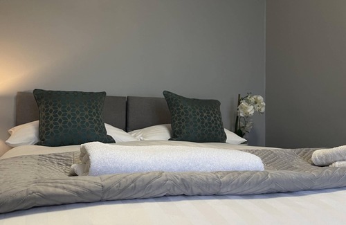 Buckley Apartment | The Deeside - North Wales Sleeps up to 7