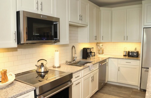 Fennville Bed & Breakfast | The Deluxe Apartment-on the water, with Chef Dennis Full English Breakfast
