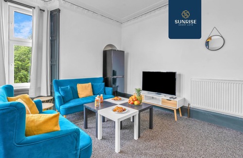 Dundee Apartment | The Dens - 3 Rooms, 4 Beds.