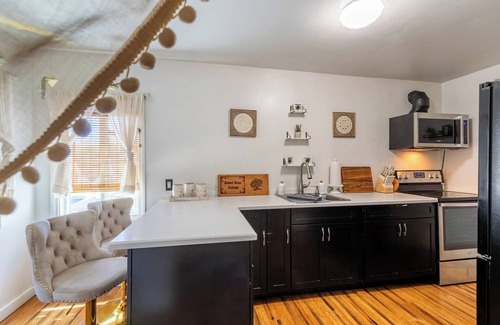 Joshua Tree Cottage | The Desert Rose Cottage with WiFi, AC in charming Joshua Tree