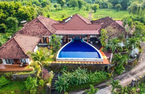Kalibukbuk Villa | The Dharma Lovina - Mountain, Sea & Sunset View - Private Villa w Starlink - 5br