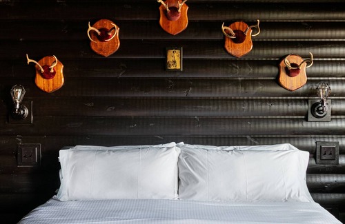 Talbot's Corner Hotel | The Dive Motel & Swim Club