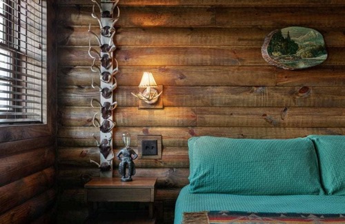 Talbot's Corner Hotel | The Dive Motel & Swim Club