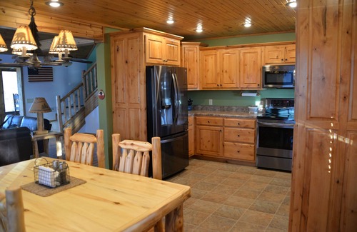 Diamond City Cabin | The Dock Holiday Cabin- 3 bed 3 Bath- Sleeps 6 1800