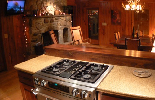 Topton House | 'The Dock House' a Nantahala Lake Front Home nSummer 2025 dates still available!