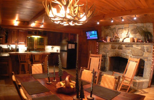 Topton House | 'The Dock House' a Nantahala Lake Front Home nSummer 2025 dates still available!