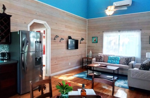 Isla de Utila House | The Dolphin House - A Serenity Beach Cottage
