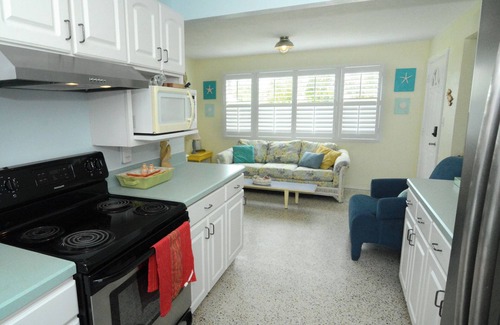 Roberta Heights In Oakdale Park House | The Dolphin House! Pool home. Unlimited well mannered Pets Welcome