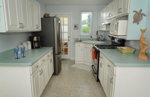 Roberta Heights In Oakdale Park House | The Dolphin House! Pool home. Unlimited well mannered Pets Welcome