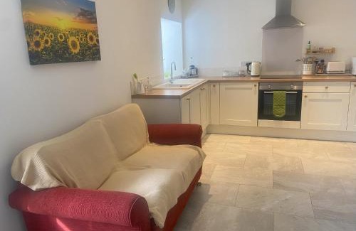 Gringley on the Hill Apartment | The Dovecote - Peaceful Short-Stay Cottage for Contractors & Getaways near Gainsborough