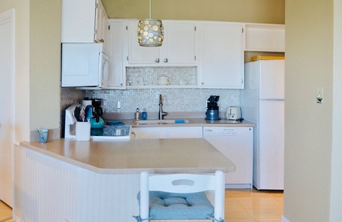 Corpus Christi Condo | "The Dover" ~ a glimpse of the sea Resort-style condo