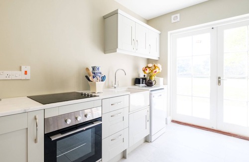 Leiston Cottage | The Dower Cottage - sleeps 4 guests in 2 bedrooms