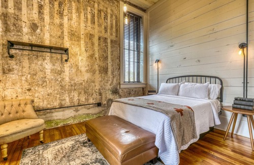 Brenham Hotel | The downtown Brenham Schoolhouse Hotel, Suite 1