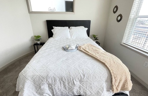 Cedars Apartment | The Downtown Charmer w/ a beautiful VIEW!