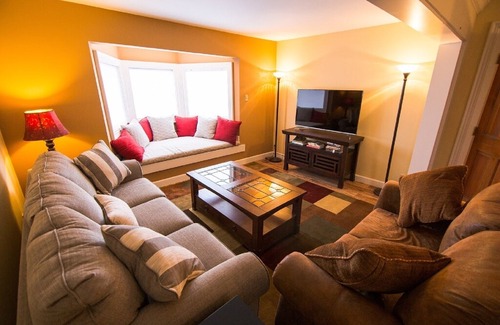 Downtown House | The Downtown House, 5br Historic Downtown Truckee, newly remodeled, free parking