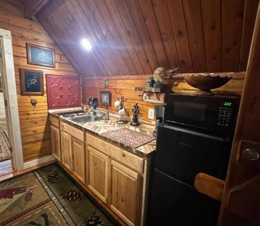 Cosby Villa | The Drake Cabin in The Forest