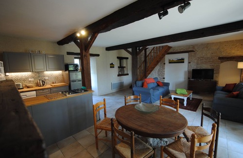 Dolmayrac House | The Drouant, a 3 Bedroom gite set in acient barn with large shared swimming pool