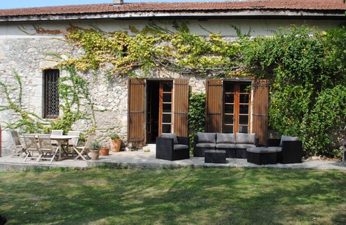 Dolmayrac House | The Drouant, a 3 Bedroom gite set in acient barn with large shared swimming pool
