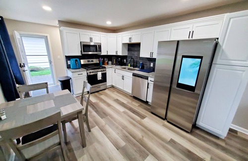 Mentor Headlands House | The Eagles Nest, Shared beach, 2 King beds, Fenced Patio
