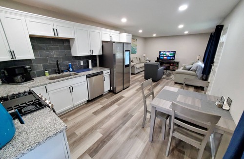 Mentor Headlands House | The Eagles Nest, Shared beach, 2 King beds, Fenced Patio