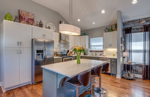 East Nashville House | The East Nashville Getaway. New home w/upgraded amenities, minutes to Broadway!