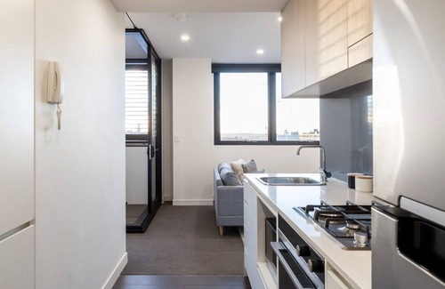 Newcastle Apartment | The Echo - studio apartment overlooking Newcastle CBD