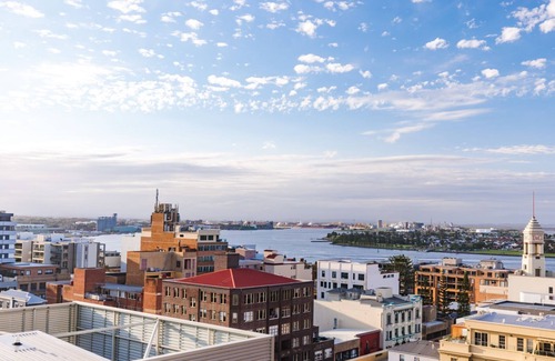 Newcastle Apartment | The Echo - studio apartment overlooking Newcastle CBD