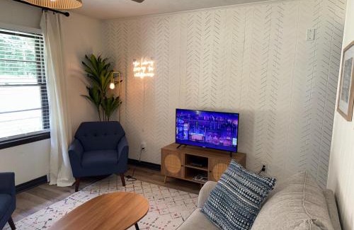 Covington Apartment | The Eclectic 1/2 mi from square
