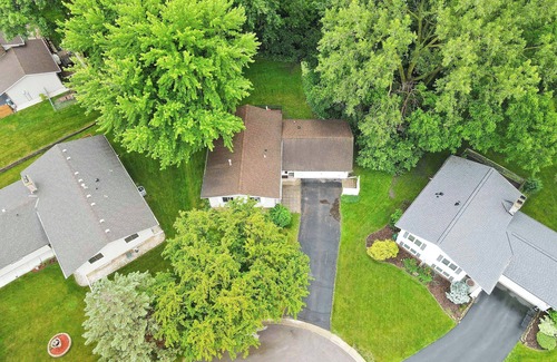 Eden Prairie House | The Eden Escape - peaceful retreat in the suburbs