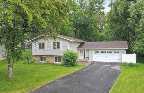 Eden Prairie House | The Eden Escape - peaceful retreat in the suburbs