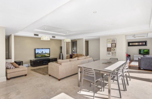 Avoca Beach Apartment | The Edge - 3 Min Flat Walk to Beach & Cafes