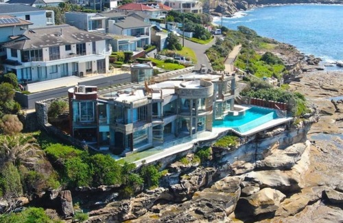 South Coogee House | The Edge: Where Luxury and Nature Meet