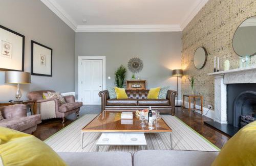 Old Town Apartment | The Edinburgh Address - Castle View Apartment